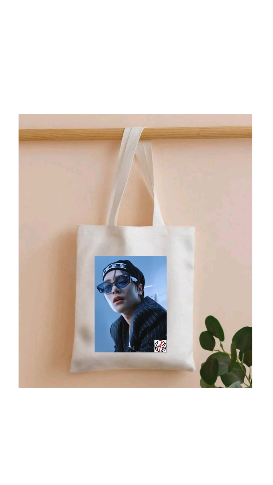 Stray Kids Tote bags