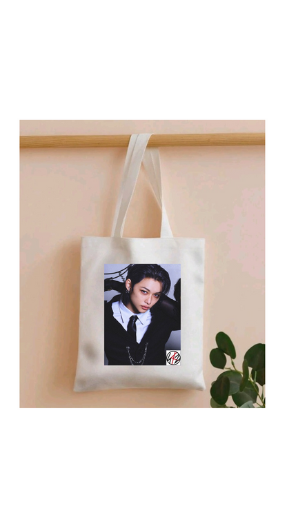 Stray Kids Tote bags