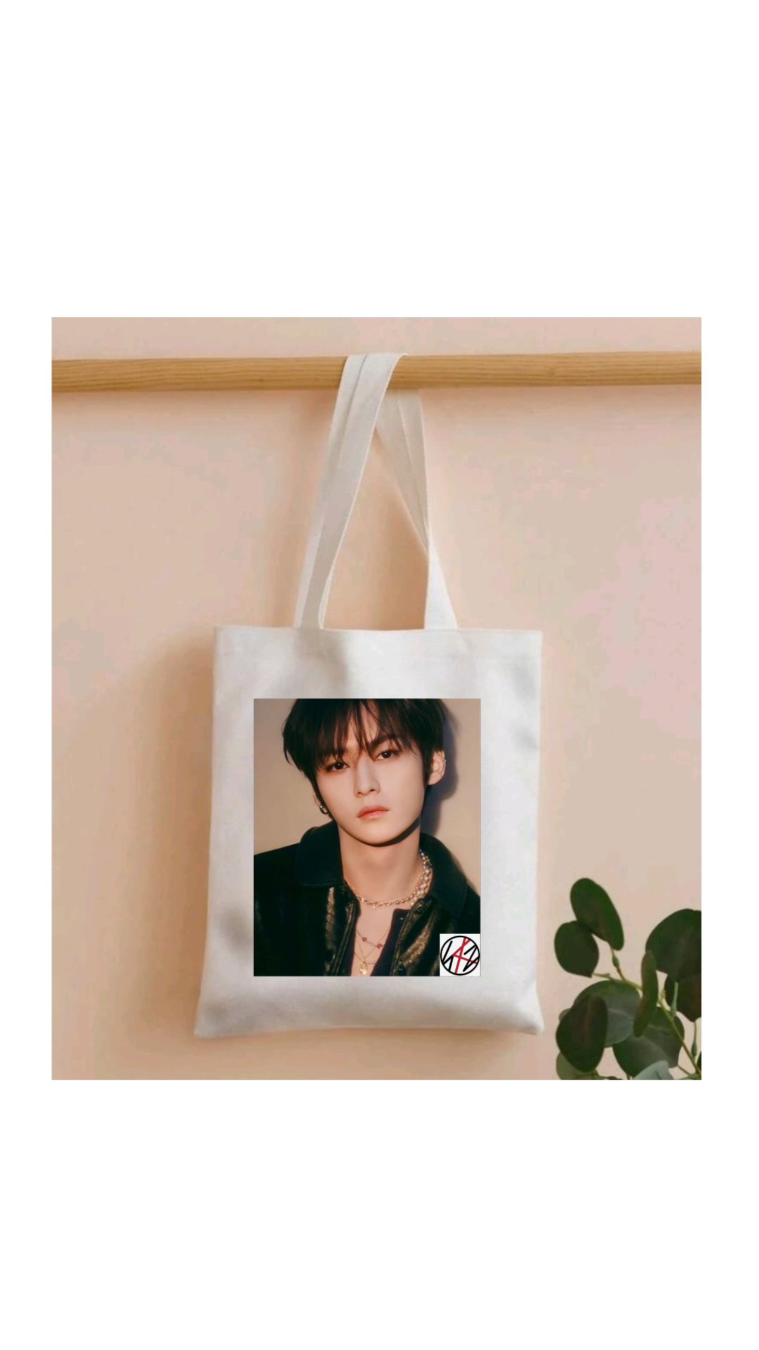 Stray Kids Tote bags